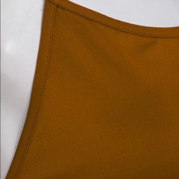 Open back halter crop top XS. - Picture 2 of 3